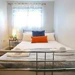 Pass The Keys New Modern, Central Jewellery Quarter Apartment